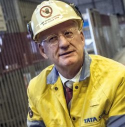 Рабочие блокируют ворота металлургического завода Tata в Нидерландах